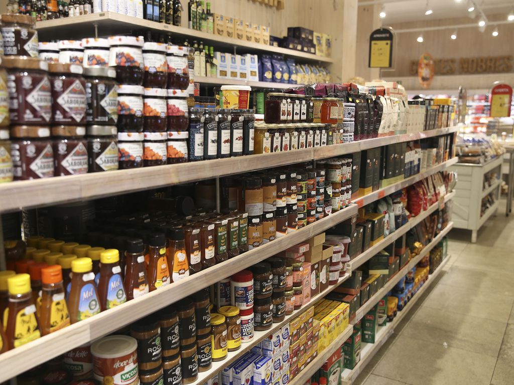Novas regras de rotulagem nutricional entram em vigor neste domingo; entenda