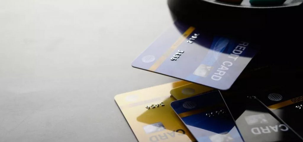Inadimplência recorde: mais de 30% das famílias brasileiras têm contas atrasadas