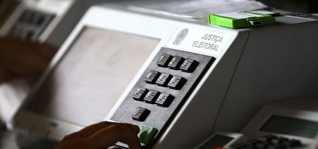 Defesa entrega relatório ao TSE e não aponta irregularidades nas urnas