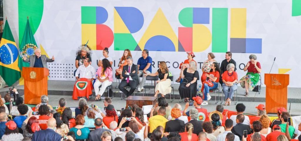 Lula assina decreto de criação do Conselho de Participação Social e Sistema de Participação Social Interministerial