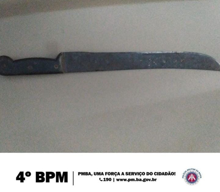 Alagoinhas: Policiais do Quarto Batalhão conduzem à Delegacia acusada de lesionar o esposo