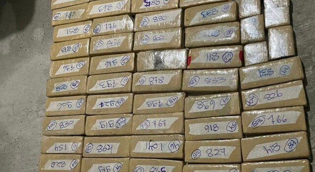 Polícia prende mulher e apreende drogas que seriam vendidas em Micareta de Feira