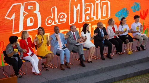 Proteger crianças de abusos envolve atenção a famílias, diz ministro