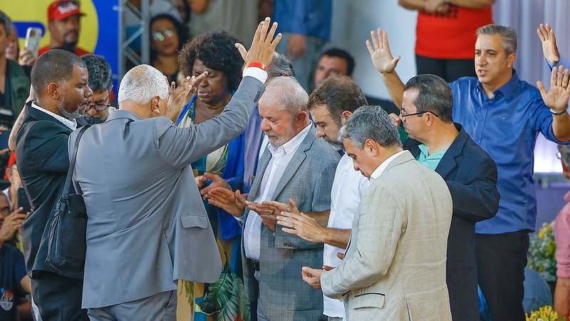Lula melhora avaliação entre evangélicos; veja pesquisa
