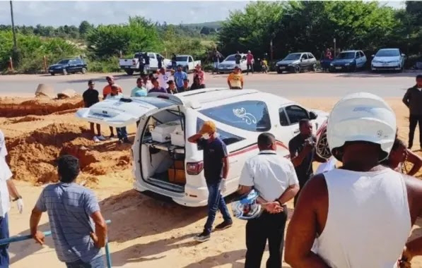 ALAGOINHAS: Corpos de três vítimas de chacina no Litoral Norte foram sepultados em Alagoinhas