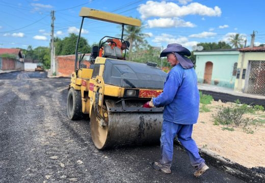 Mais duas ruas são asfaltadas pela Prefeitura de Alagoinhas no bairro Teresópolis