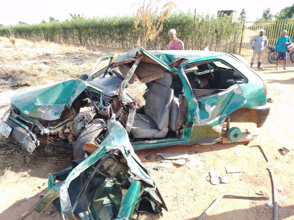 Alagoinhas: Acidente na BR-110 deixa dois mortos e três feridos