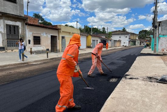 Obra de macrodrenagem de Santa Terezinha avança e trecho da avenida Conselheiro Dantas é pavimentado