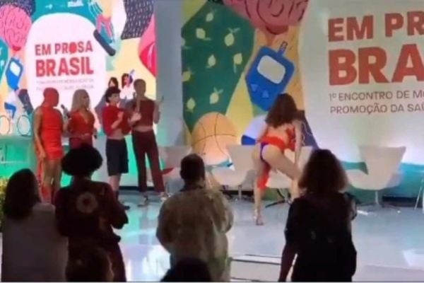 Ministra da Saúde exonera diretor responsável por evento com dança erótica