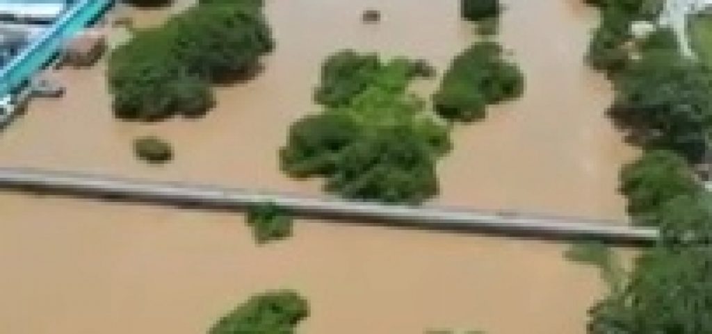 Rio transborda e deixa comunidade quilombola ilhada no município do Conde
