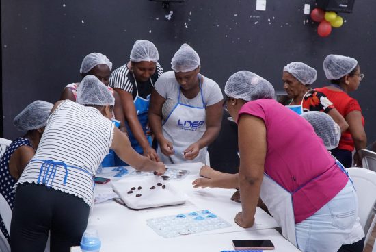 Alagoinhas: Oficina de produção de Ovos de Páscoa visa gerar renda para famílias atendidas pela SEMAS