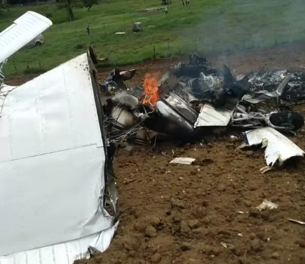 Urgente: avião cai em São Sebastião do Passé; vídeo