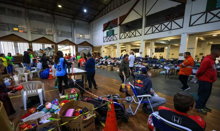 Defesa Civil do RS pede doações de colchões, roupas de cama e cobertores para os afetados pelas enchentes