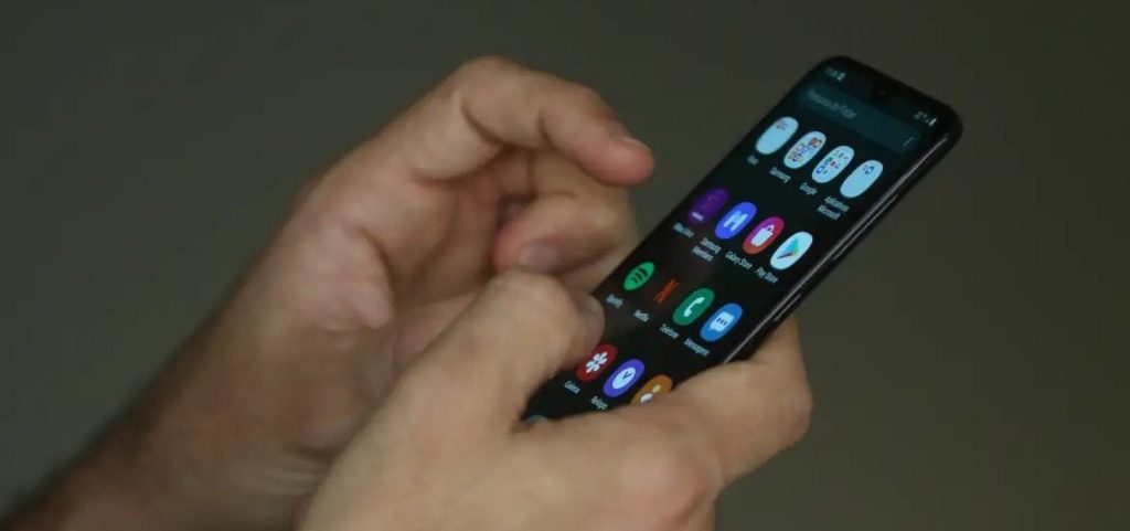 Projeto pode proibir bancos de oferecer empréstimo por telefone