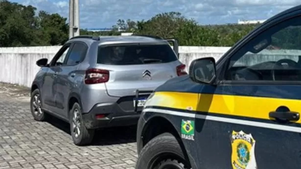 Homem é preso com carro roubado em Alagoinhas após fazer negociação de ‘boca’