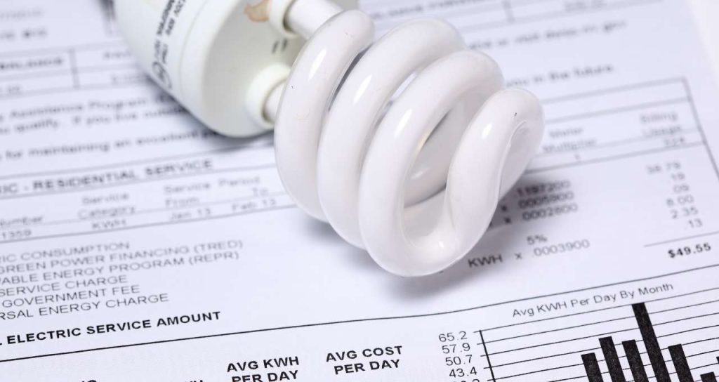 Conta de luz mais cara: Cobrança adicional começa a valer a partir desta segunda (1); entenda