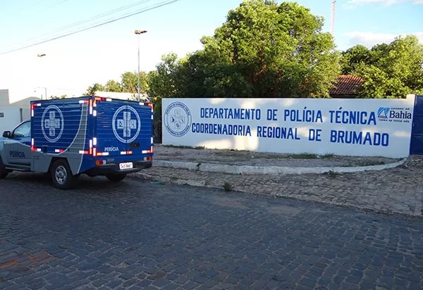 Polícia interrompe velório para investigar suspeita de morte por violência doméstica