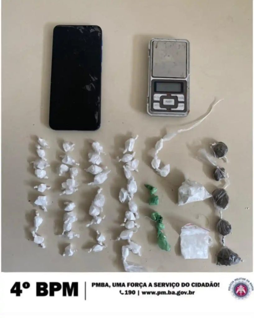 Em Alagoinhas, Policiais Militares do 4º BPM prendem homem em flagrante delito, por tráfico de drogas