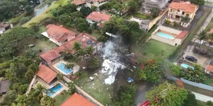 Queda de avião em São Paulo: vídeo mostra aeronave girando e despencando