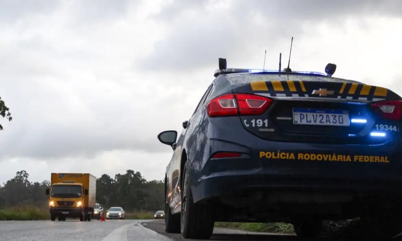 Idoso é preso por embriaguez após causar acidente na BR-101, em Alagoinhas